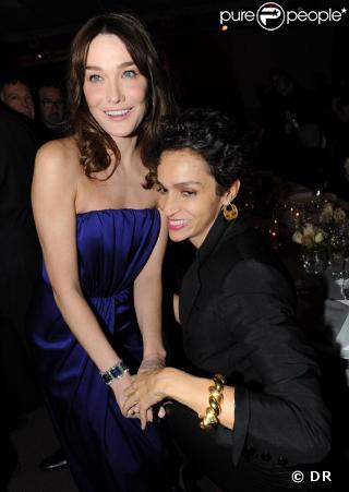 Carla Bruni, fabuleuse au dîner de la mode avec son amie Farida Khelfa