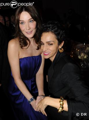 Carla Bruni, fabuleuse au dîner de la mode avec son amie Farida Khelfa