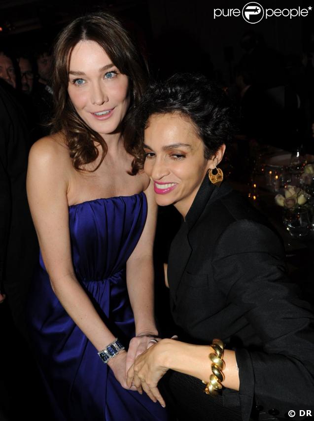 Carla Bruni, fabuleuse au dîner de la mode avec son amie Farida Khelfa