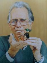 Hans Beck et une figurine avec un chien