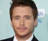 Kevin Connoly, d'Entourage, qui joue le fiancé d'Emmanuelle Chriqui  