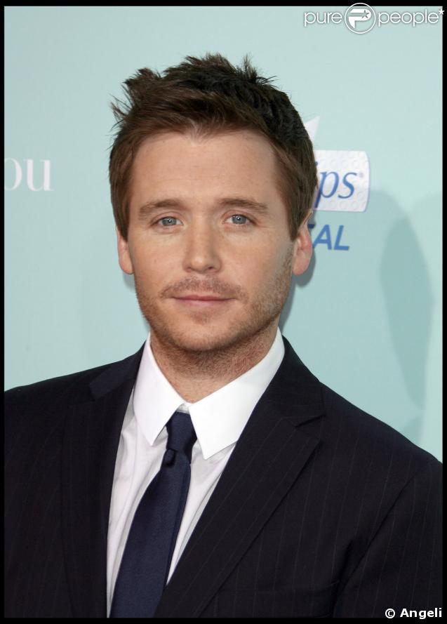 Kevin Connoly, d'Entourage, qui joue le fiancé d'Emmanuelle Chriqui  