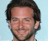 Bradley Cooper, vu dans la cinquième saison de Nip/ Tuck, a des yeux revolver  