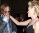 Mickey Rourke était visiblement séduit par la magnifique Sharon Stone à la soirée des Pré-Bafta, au Aspreys, à Londres, le 7 février 2009. Un baise-main suffira-t-il à charmer la belle actrice ? 
