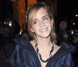 Emma Watson, très jolie, tout de bleu vêtue, à la soirée des Pré-Bafta, au Aspreys, à Londres, le 7 février 2009