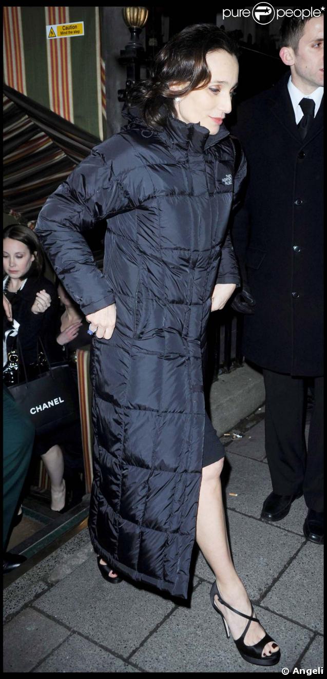 Kristin Scott Thomas a fait une rapide apparition à la soirée des Pré-Bafta, au Aspreys, à Londres, le 7 février 2009