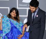 M.I.A. fait son show lors des 51e Grammy Awards, le 8 février 2009 : le jour du terme de sa grossesse, elle est déchaînée ! 