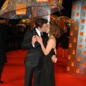 Sur le tapis rouge des Bafta, les stars d'Hollywood laissent éclater leur amour !
