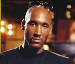 Nicolas Anelka se la joue beau-mâle