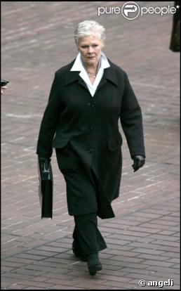 Judi Dench sur le tournage du nouveau James Bond