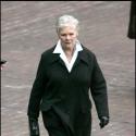Premières photos du tournage de James Bond : M prépare le terrain à Londres 