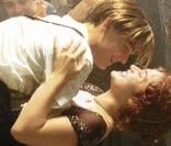 Sur la route de l'amour, il y a des icebergs, mais la passion donne assez de force pour survivre à l'océan glacé. Leonardo DiCaprio offre le plus romantique des suicides. Jack !!! 