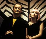 Un acteur sur le déclin et une jeune femme errent ensemble dans les rues de l'impressionnante Tokyo. Dans Lost in translation, la relation est purement platonique et poétiquement bouleversante.