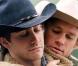 Brokeback Mountain aurait pu être un mélo classique de plus, mais puisqu"il est interprété par deux cowboys, Jake Gyllenhaal et Heath Ledger, déchirés par leur amour, il devient un film grave et terriblement émouvant.