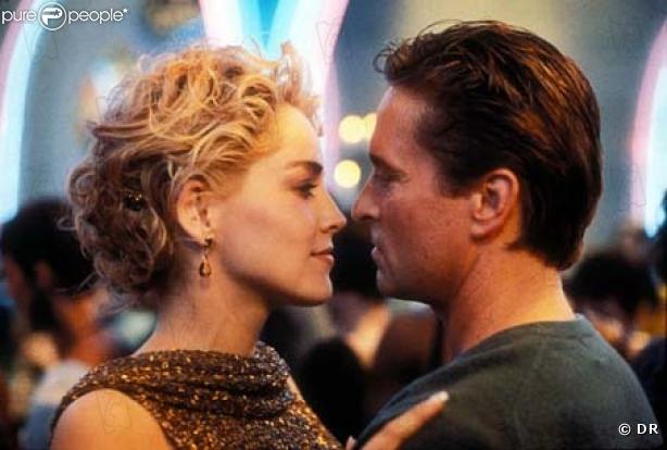 Un flic instable flirte avec une mante religieuse dans Basic Instinct. C'est sulfureux, sexuel même, mais ça lui promet de sérieux ennuis.