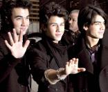 Kevin, Nick et Joe : les Jonas Brothers passionnent les foules (plutôt jeunes) et sont... partout !