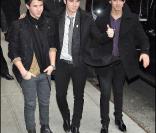 Nick, Kevin et Joe : les Jonas Brothers passionnent les foules (plutôt jeunes) et sont... partout !