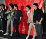 Les Jonas Brothers passionnent les foules (plutôt jeunes) et sont... partout, y compris à New York chez Mme Tussauds !
