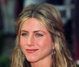 La crinière splendide de Jennifer Aniston a toujours beaucoup de succès auprès de la gente féminine, ici en 2000 à Los Angeles 