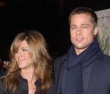 En 2004, on les voit absolument magnifiques ! Malheureusement, on connaît le dénouement de leur histoire d'amour en 2005... Jennifer Aniston mettra du temps à se relever de cette rupture douloureuse. 