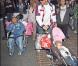 Les aventures de Katie Price, chapitre 2 : Katie et sa famille font des courses ! Waouh ! Ça vaut une télé-réalité ! 