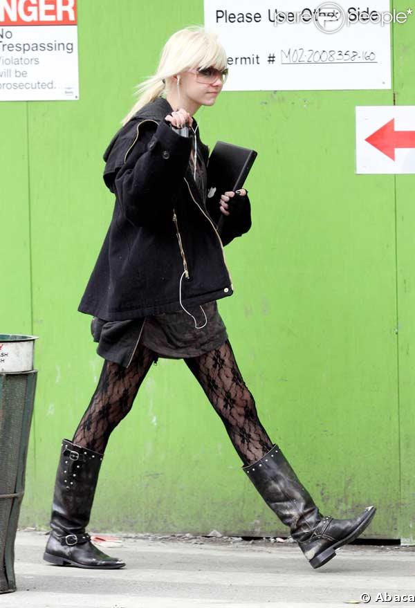 Taylor Momsen, wahou, quels collants ! 