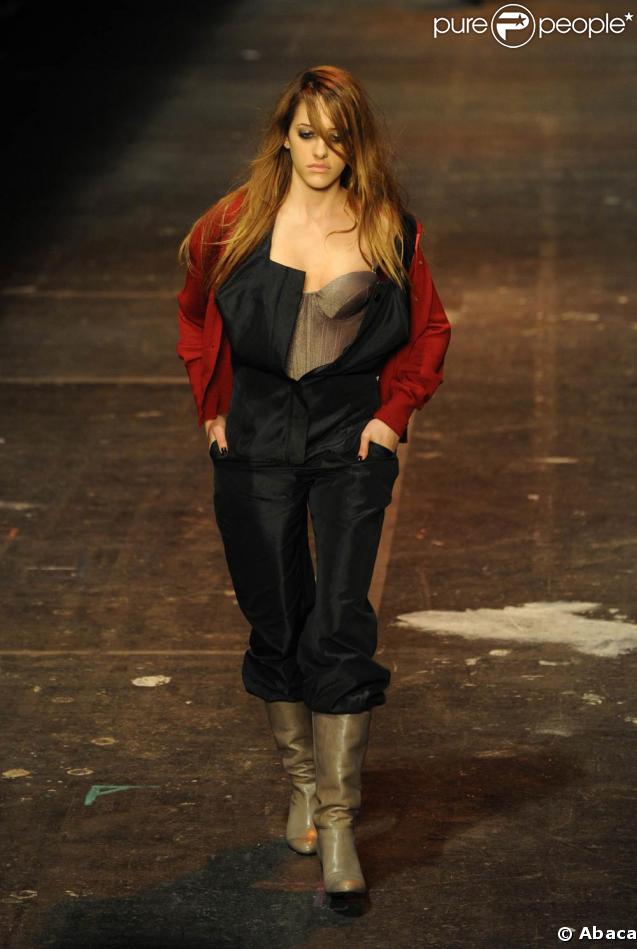Alice Dellal au défilé Vivienne Westwood, à la Fashion Week de Londres ! 21/02/09