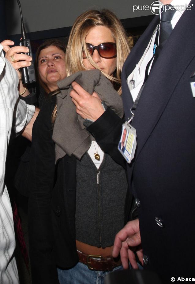Jennifer Aniston a quitté Los Angeles hier pour arriver à Paris aujourd'hui afin de faire la promo de 