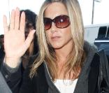 Jennifer Aniston a quitté Los Angeles hier pour arriver à Paris aujourd'hui afin de faire la promo de 