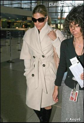 Eva à l'aéroport