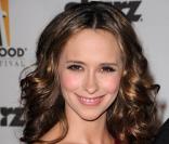 Jennifer Love Hewitt, enfant, chante à la télévision dans  Kids Inc  ! 