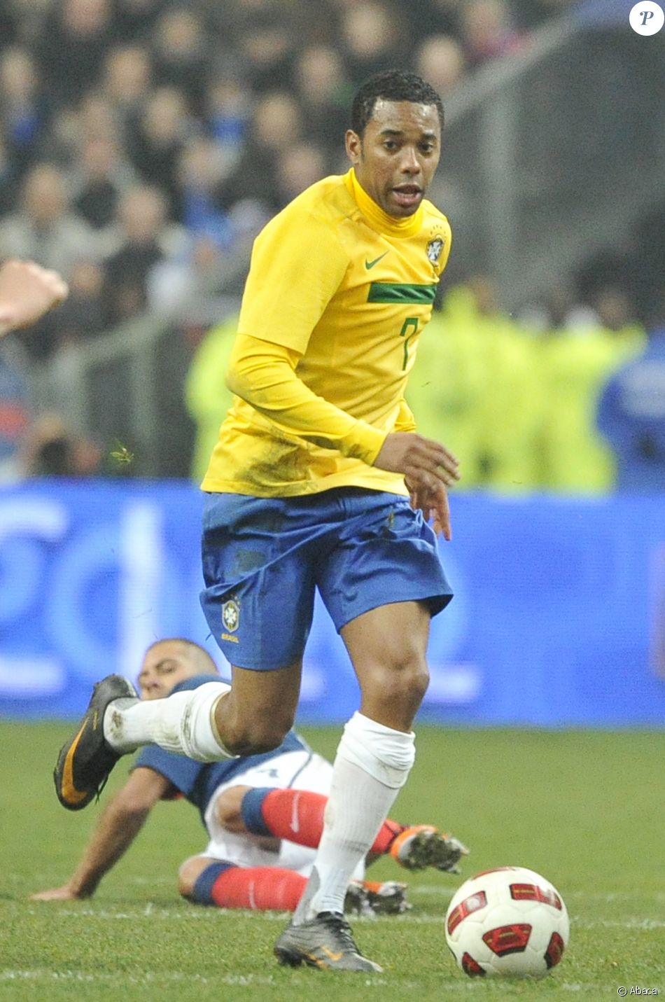 Robinho lors d'un match France-Brésil au Stade de France le 9 février 2011. Le 23 novembre 2017, le footballeur brésilien a été reconnu coupable de viol en réunion et condamné à neuf ans de prison.