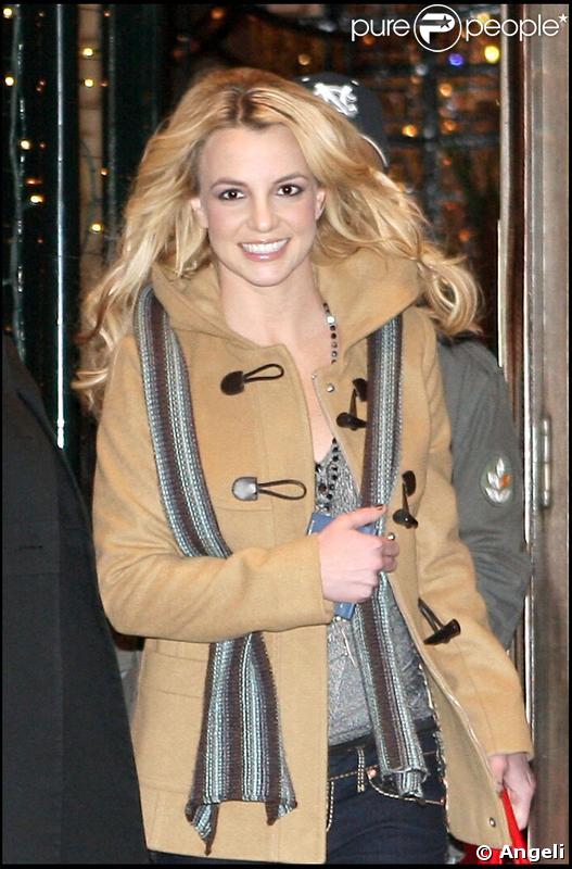 Britney Spears à Paris à la sortie de son hôtel le 28/11/08