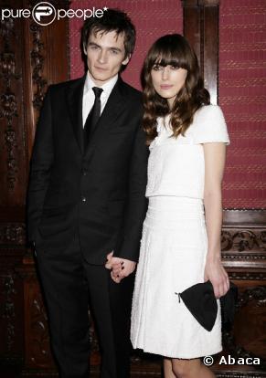 Rupert Friend et sa girlfriend Keira Knightley à l'avant-première de "The Young Victoria", le 3 mars 2009, à l'Odeon de Leicester Square