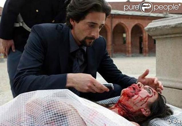Adrien Brody vient de faire une découverte macabre... dans une scène de 