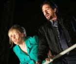 Adrien Brody et Emmanuelle semblent terrifier par ce qui se passe là-dessous ! La star hollywoodienne et l'actrice française dans une scène de 