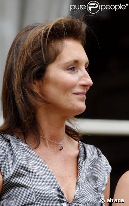 Cécilia Sarkozy garde le sourire, malgré les propos que l'ouvrage d'Anna Bitton lui prête