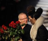 Jean-Paul Gaultier et un mannequin à son défilé automne-hiver 2009  