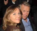 Yves Rénier et sa compagne lors de la soirée au Pink Paradise à Paris le 10 mars 2009 pour fêter les 25 ans de l\'association AIDES en France