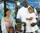 Shaquille O'Neal en famille, en 2004, lors de la première de Shrek 2 à Westwood (Los Angeles)
