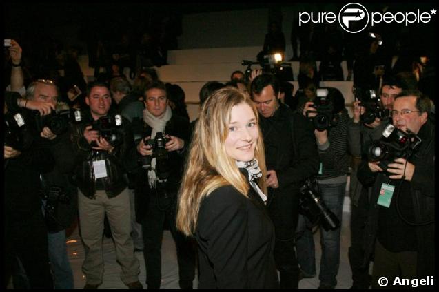 Natacha Régnier au défilé Elie Saab