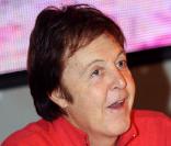 Paul McCartney dédicace son nouvel album,  Electric Arguments , à Londres, en décembre 2008