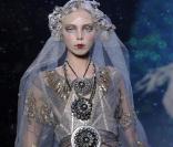 Collection automne-hiver 2009/2010, prêt-à-porter John Galliano, Défilé au 55 boulevard Vincent Auriol à Paris le 11 mars 2009