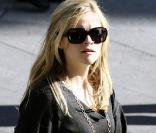 La comédienne Reese Witherspoon à la sortie d'un restaurant, à Madrid, le 12 mars 2009, à l'occasion de sa présence en Espagne pour la promotion de 
