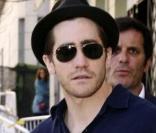 Jake Gyllenhaal à la sortie d'un restaurant, à Madrid, le 12 mars 2009, à l'occasion de sa présence en Espagne pour la promotion de 