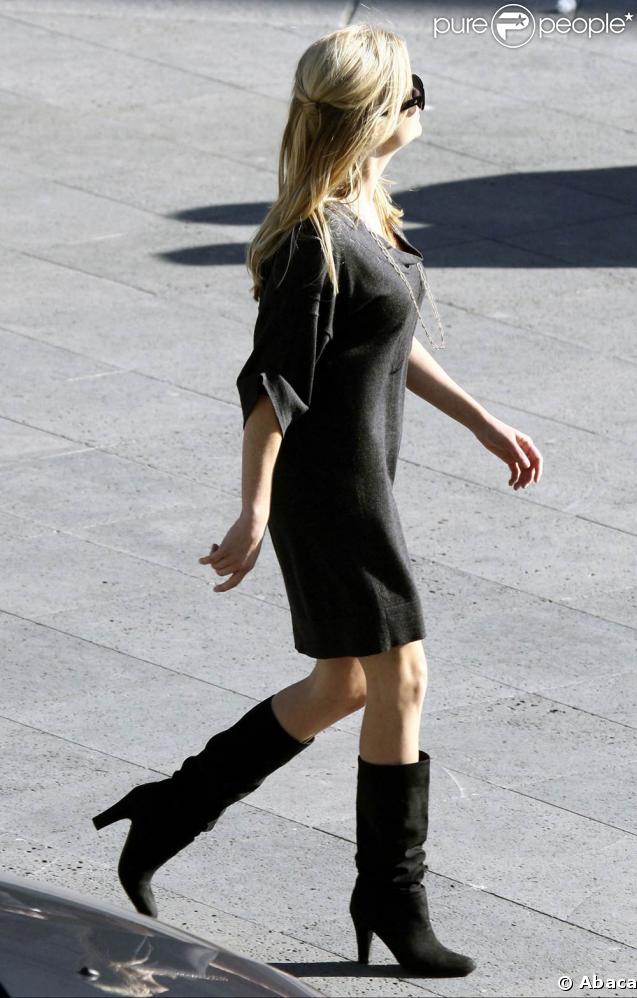 La comédienne Reese Witherspoon visite le célèbre musée du Prado, à Madrid, le 12 mars 2009, à l'occasion de sa présence en Espagne pour la promotion de 