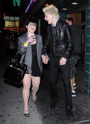 Kelly Osbourne et son fiancé Luke Worrall après une séance au cinéma à Hollywood le 16 mars 2009