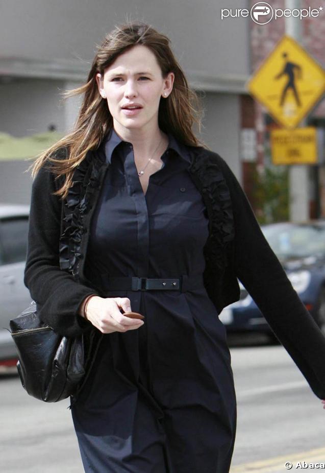 Jennifer Garner se fait un déjeuner entre copines dans West Hollywood, hier 