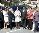 Caroline de Monaco reçoit les clés d'un nouveau minibus pour son association  Jeunes J'écoute . 23/03/09