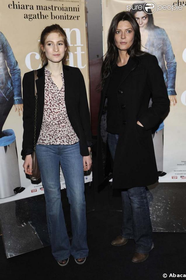 Agathe Bonitzer et Chiara Mastroianni lors de la premi re Paris du film Un
